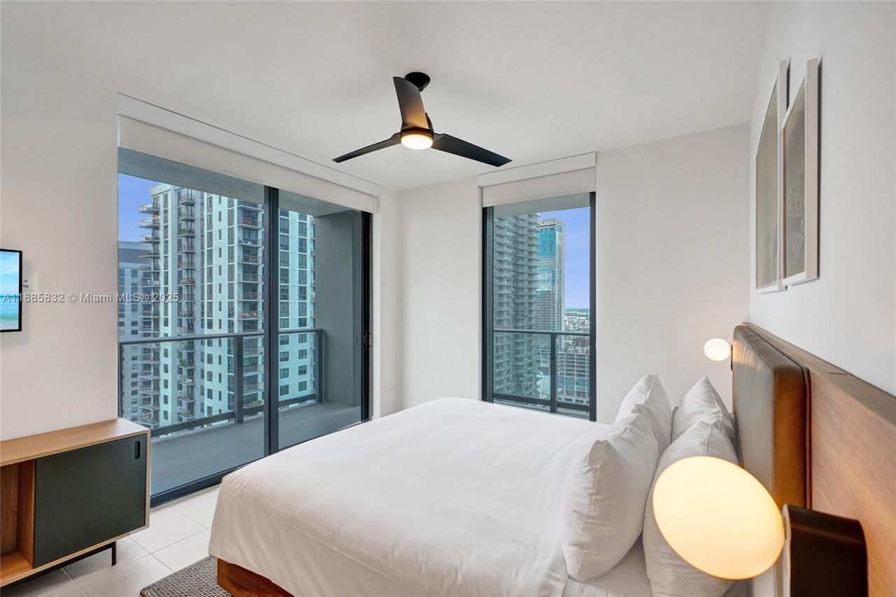 159 NE 6th St, Unit 3302, Miami, FL 33132 Photo