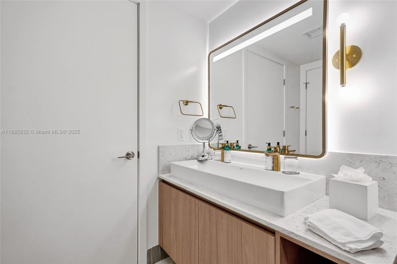 159 NE 6th St, Unit 3302, Miami, FL 33132 Photo