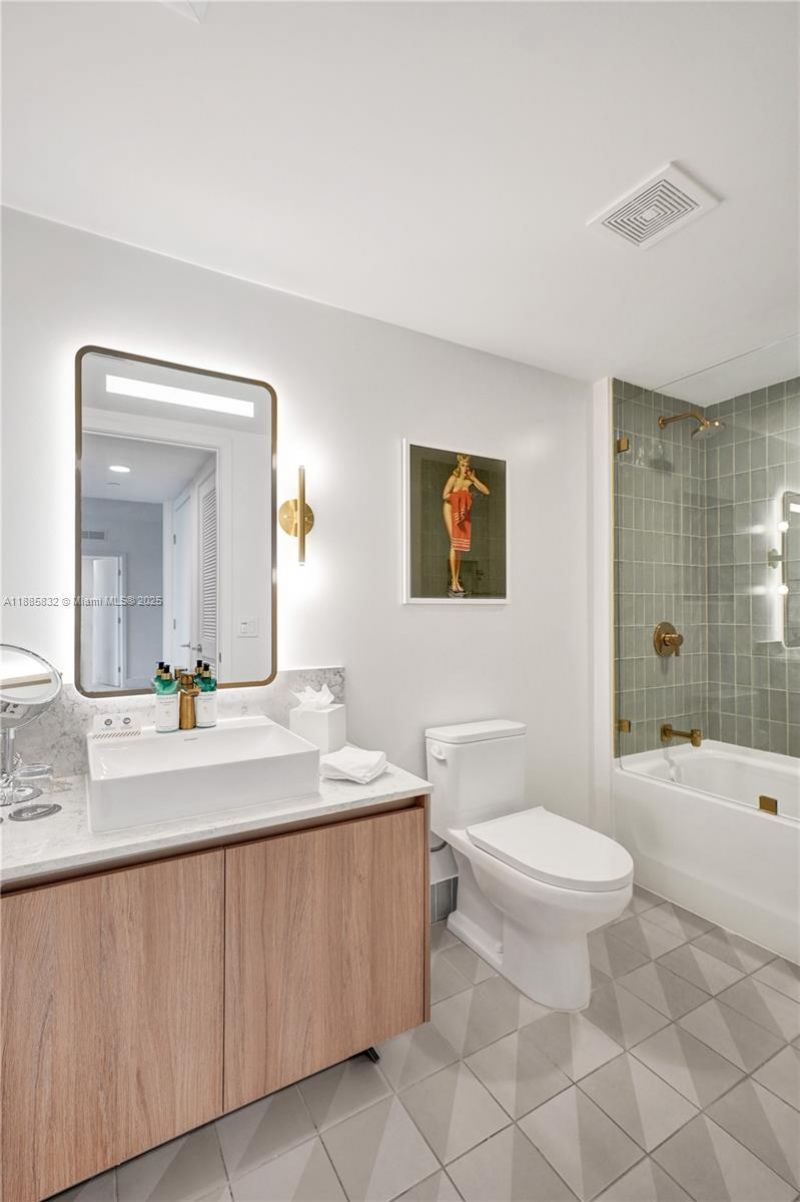 159 NE 6th St, Unit 3302, Miami, FL 33132 Photo