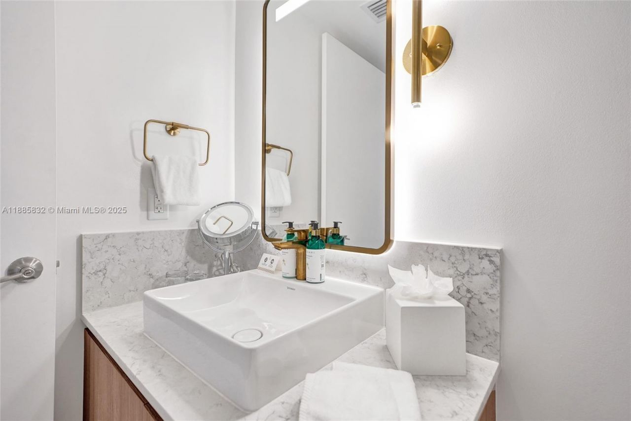 159 NE 6th St, Unit 3302, Miami, FL 33132 Photo