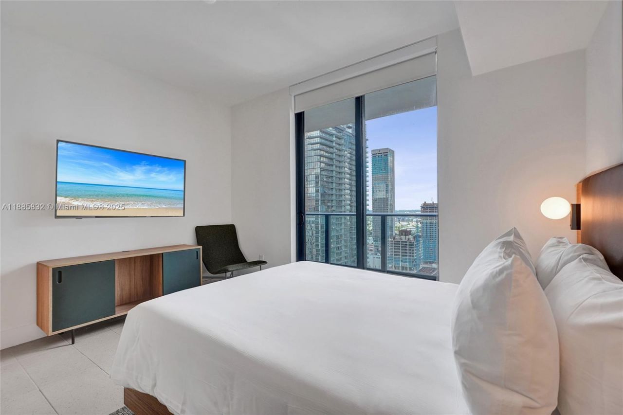 159 NE 6th St, Unit 3302, Miami, FL 33132 Photo