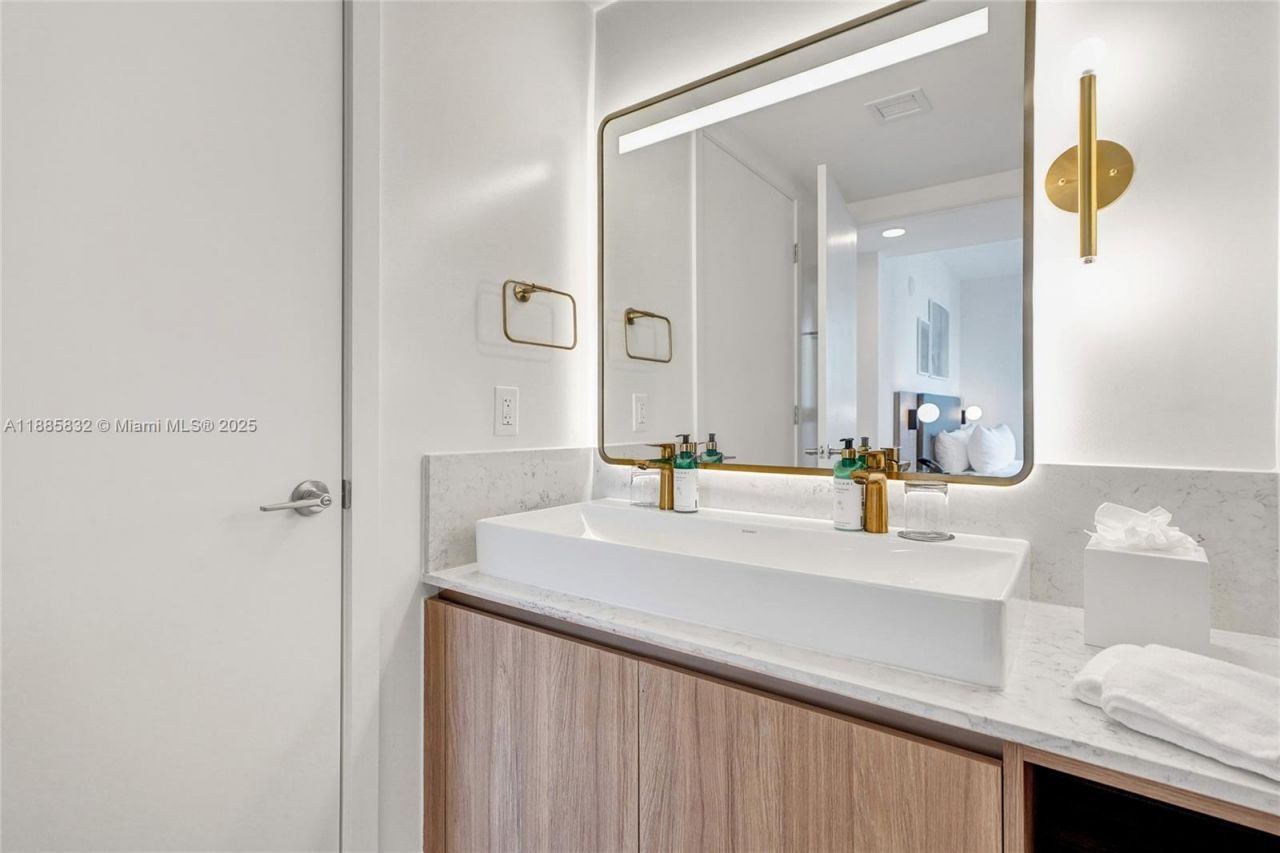 159 NE 6th St, Unit 3302, Miami, FL 33132 Photo