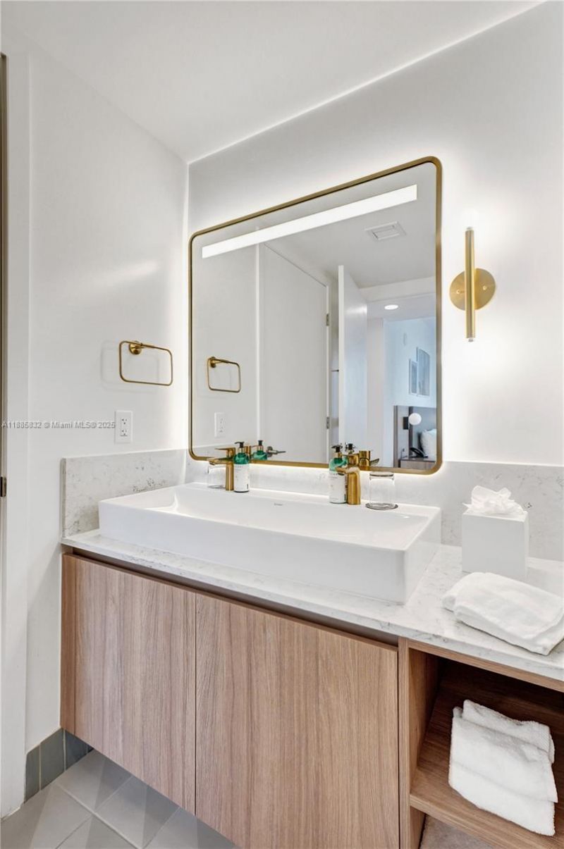 159 NE 6th St, Unit 3302, Miami, FL 33132 Photo