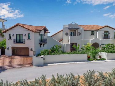 121 N CASEY KEY ROAD, OSPREY, FL 34229