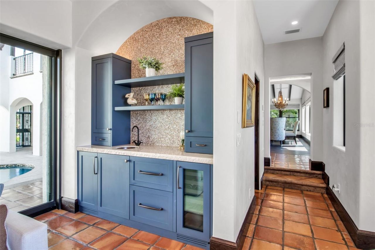 121 N Casey Key Road, Osprey, FL 34229 Photo