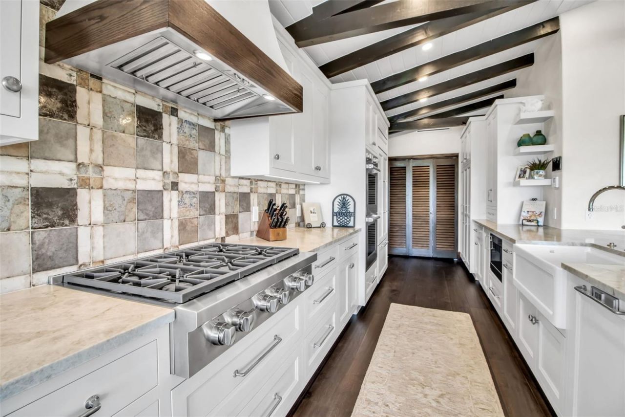 121 N Casey Key Road, Osprey, FL 34229 Photo