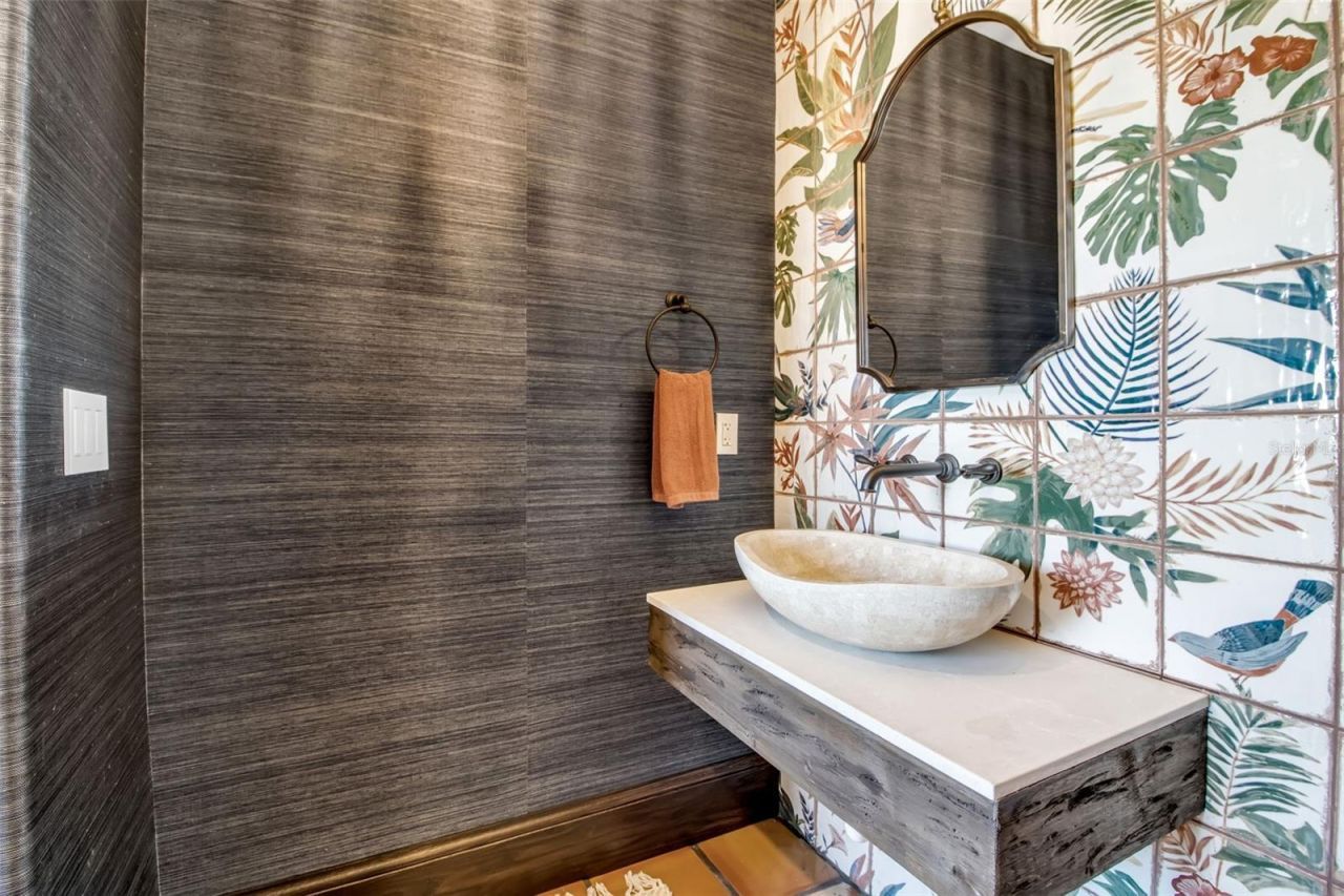 121 N Casey Key Road, Osprey, FL 34229 Photo