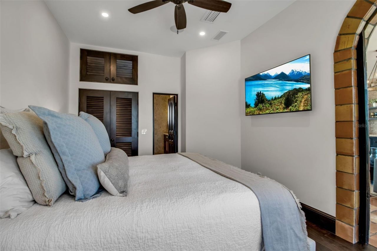 121 N Casey Key Road, Osprey, FL 34229 Photo