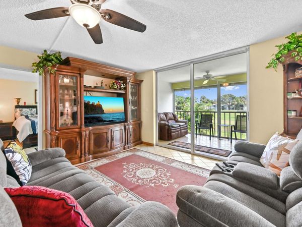 7610 NW 18th Street, Unit 203, Margate, FL 33063