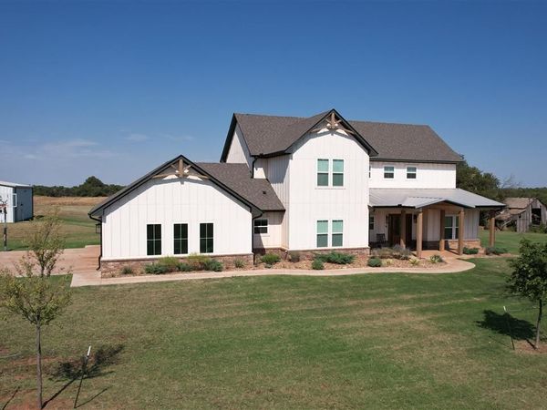 6101 Knob Hill, Perry, OK 73077