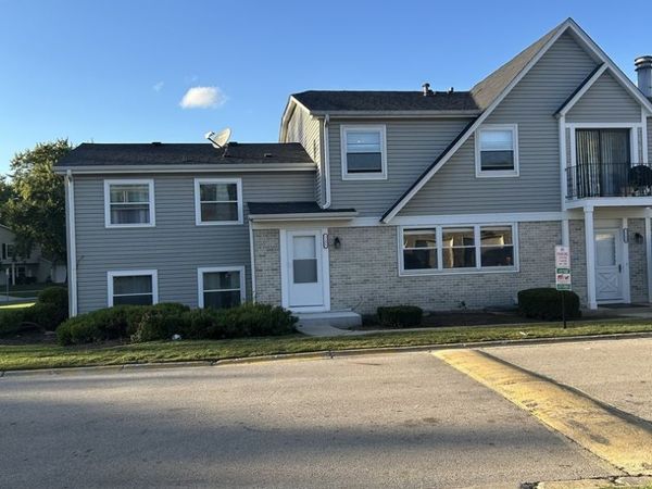 2186 N Oakbrook Circle, Unit 2186, Palatine, IL 60074