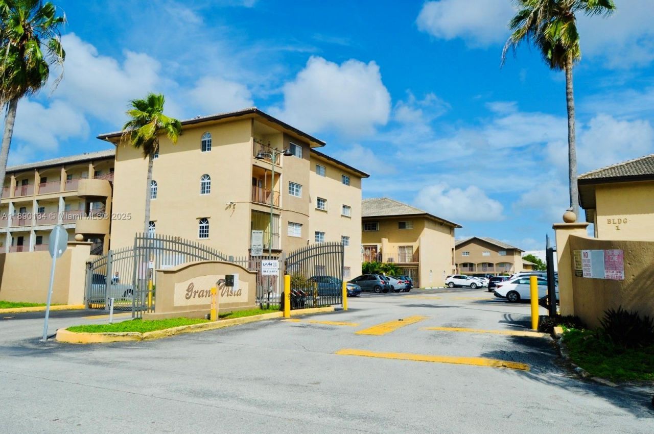 8851 NW 119th St, Unit 6117, Hialeah Gardens, FL 33018 Main Photo