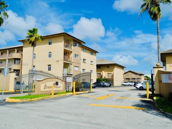 8851 NW 119th St, Unit 6117, Hialeah Gardens, FL 33018