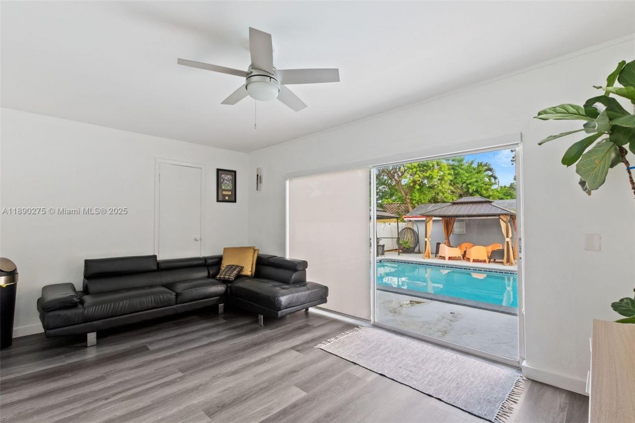 6355 SW 30th St, Miami, FL 33155 Photo