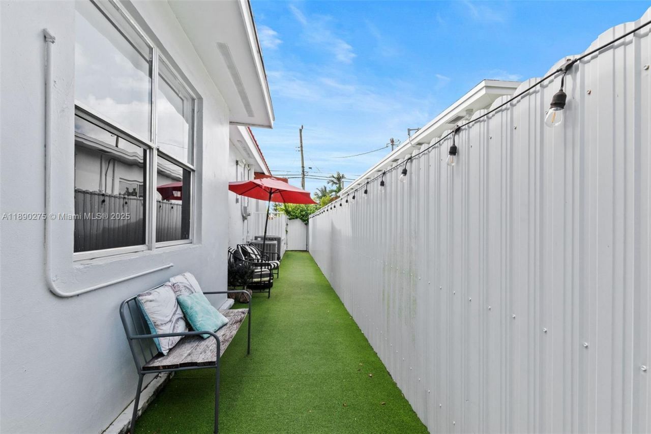 6355 SW 30th St, Miami, FL 33155 Photo