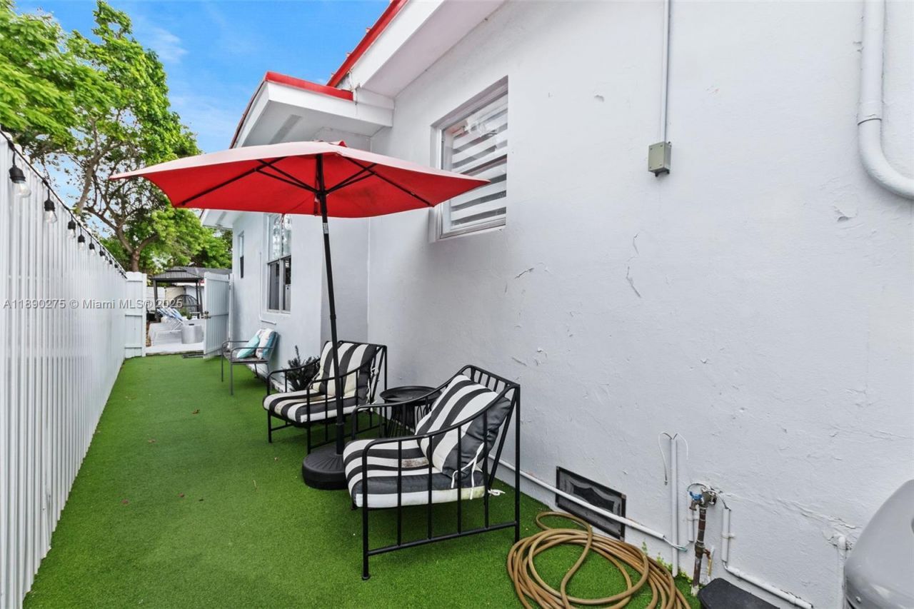 6355 SW 30th St, Miami, FL 33155 Photo