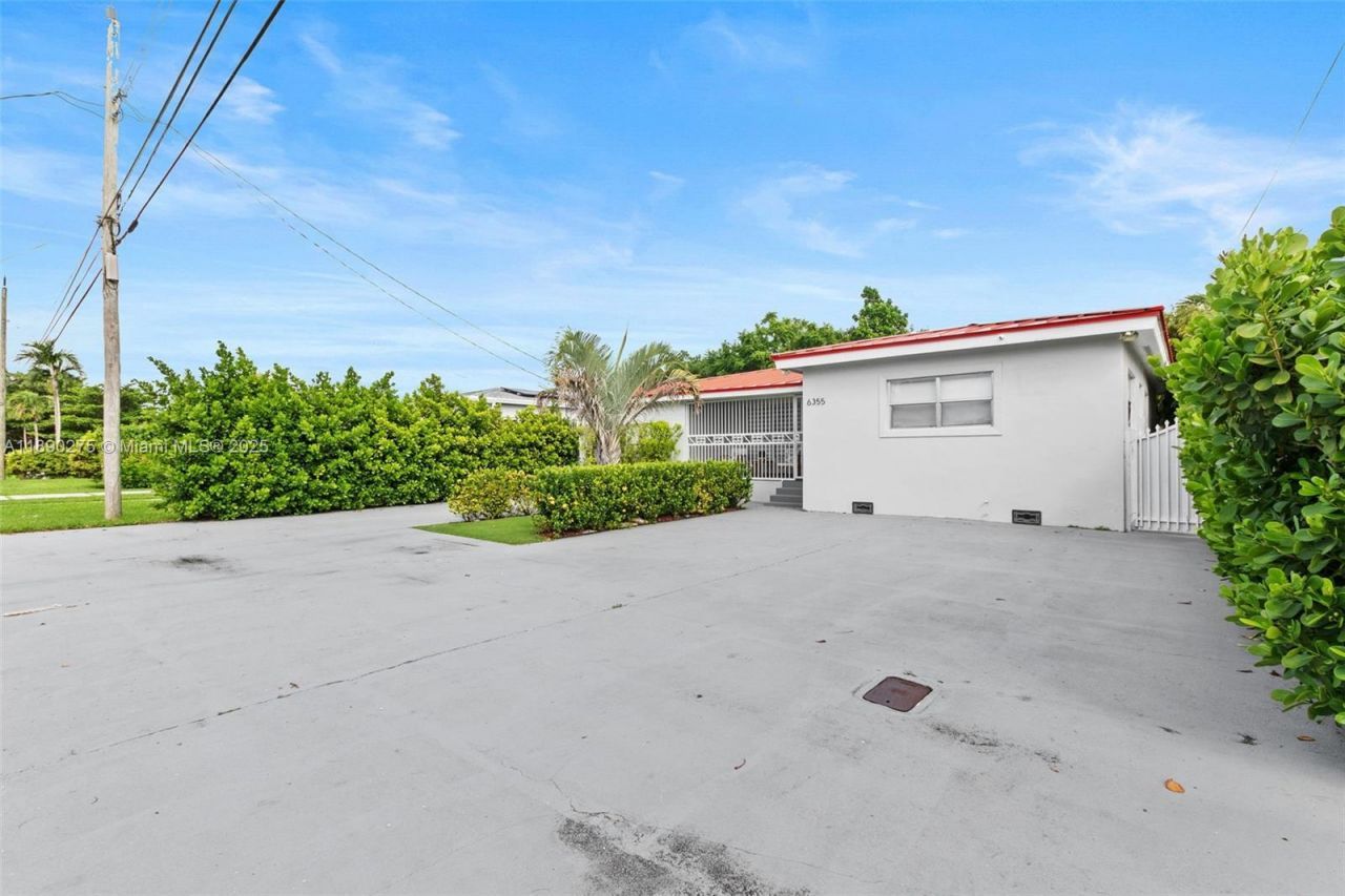 6355 SW 30th St, Miami, FL 33155 Photo