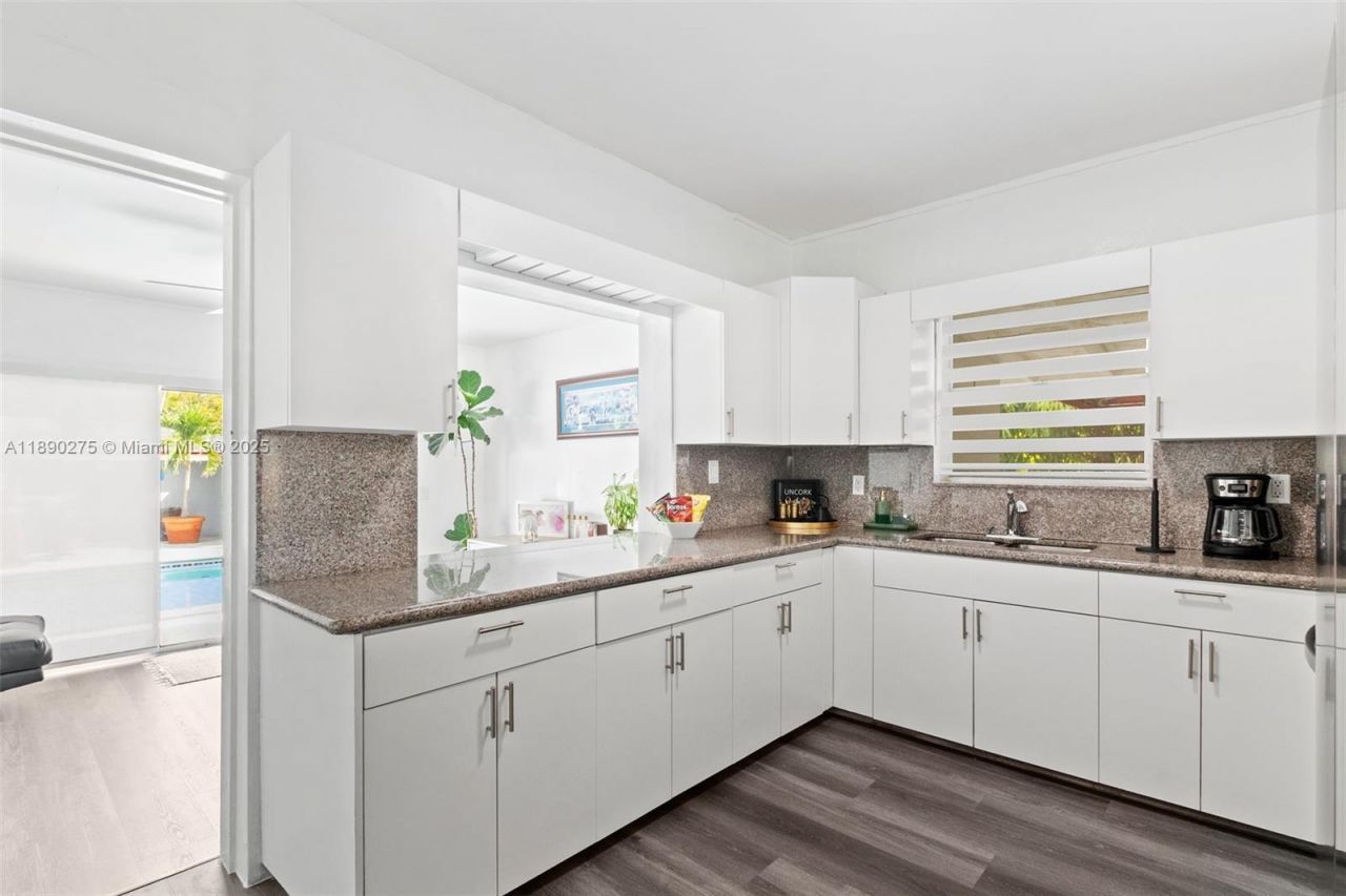 6355 SW 30th St, Miami, FL 33155 Photo