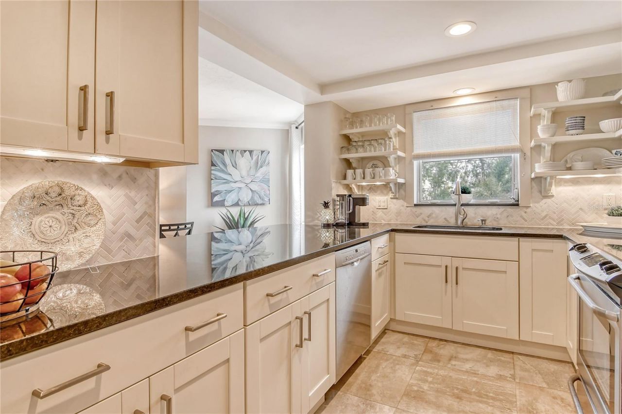 450 Gulf Of Mexico Drive, Unit B207, Longboat Key, FL 34228 Photo