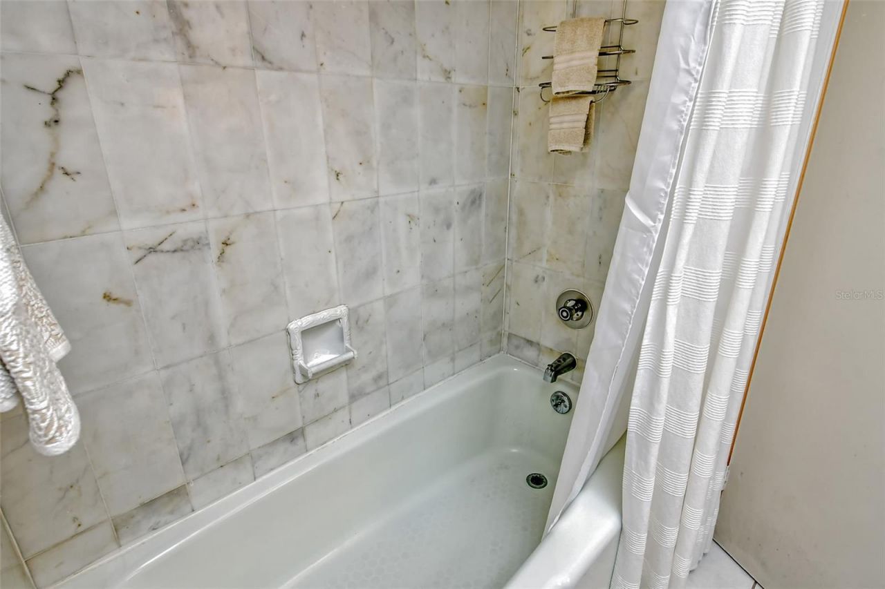 450 Gulf Of Mexico Drive, Unit B207, Longboat Key, FL 34228 Photo