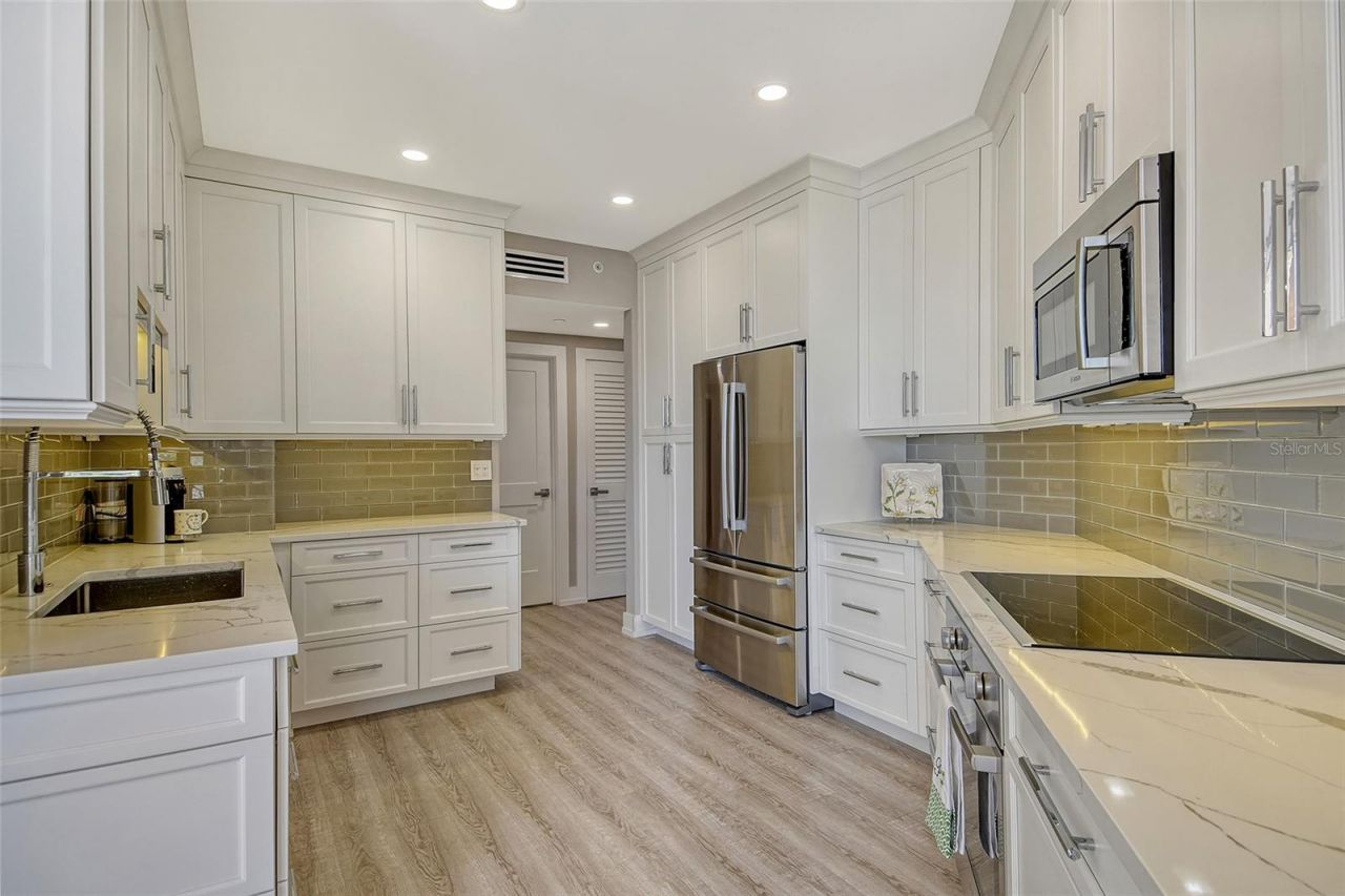 1211 Gulf Of Mexico Dr, Unit 108, Longboat Key, FL 34228 Photo