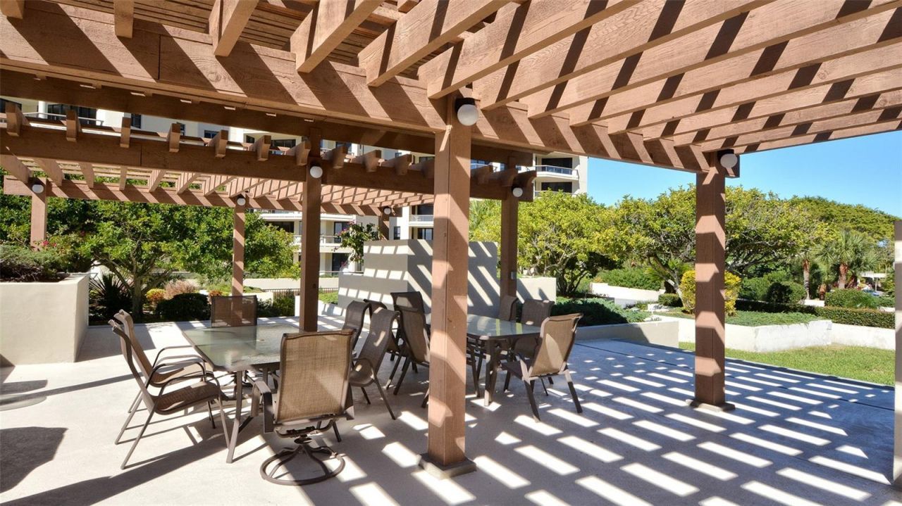 1211 Gulf Of Mexico Dr, Unit 108, Longboat Key, FL 34228 Photo