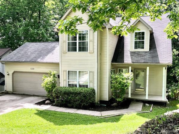 911 Old Hickory Lane, Lake Orion Vlg, MI 48362