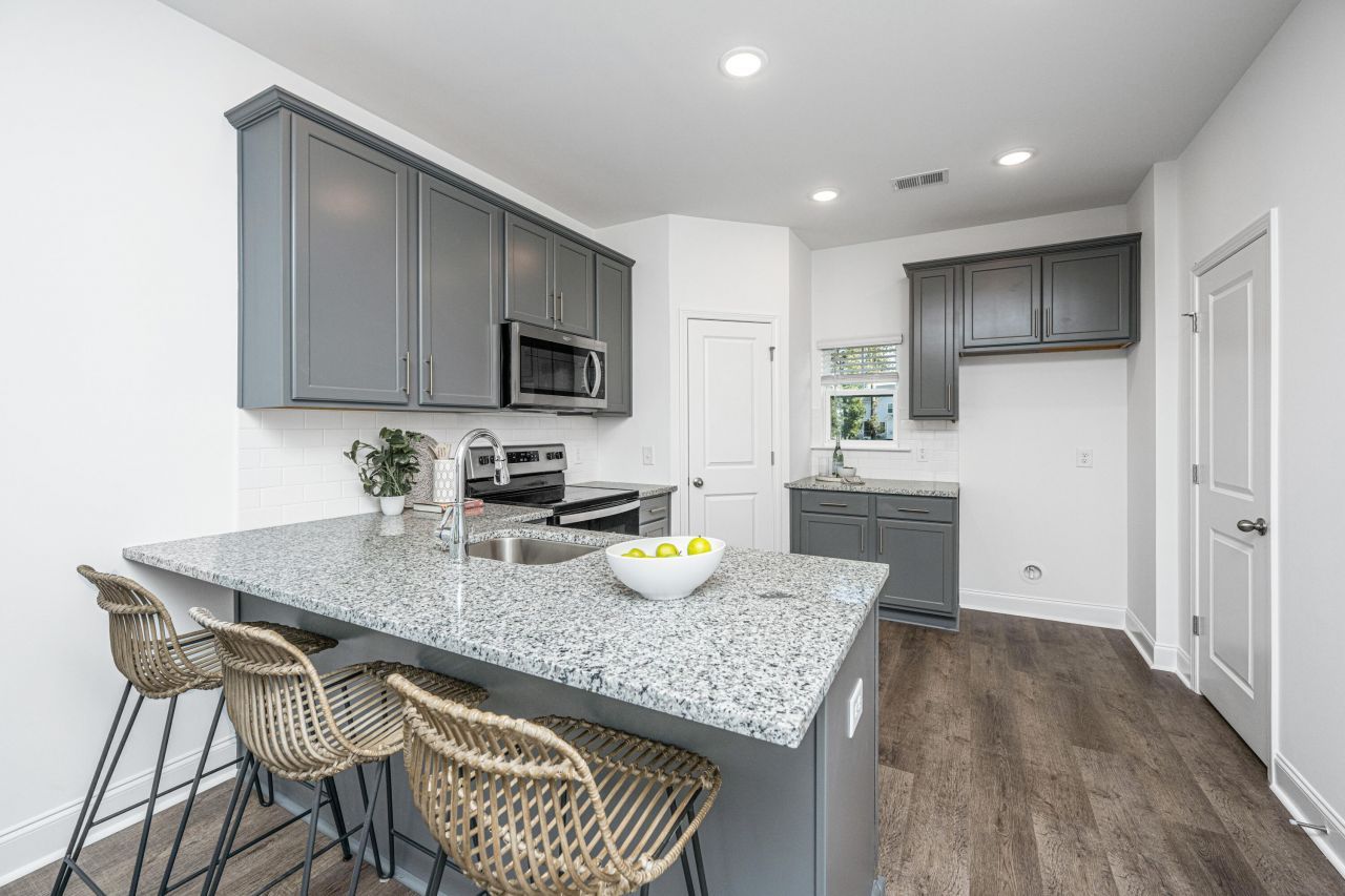 400 Gravy Train Street Photo 12