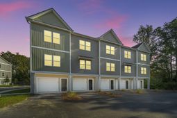 400 Gravy Train Street photo 4