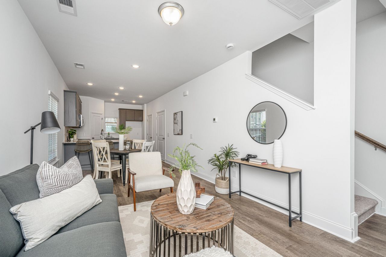 400 Gravy Train Street Photo 8