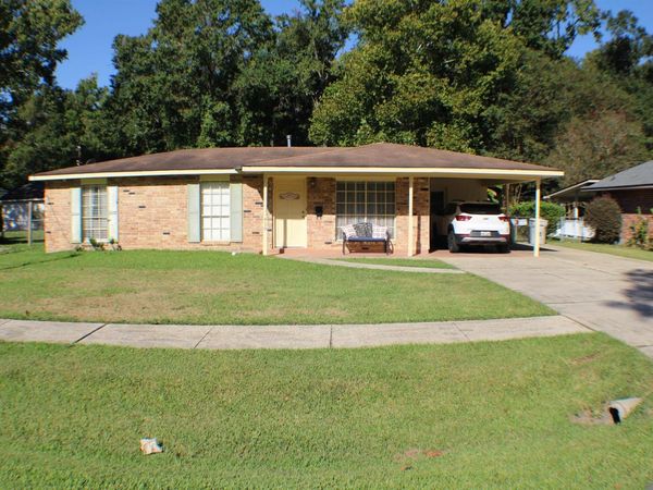 419 Cypress Dr, Baker, LA 70714