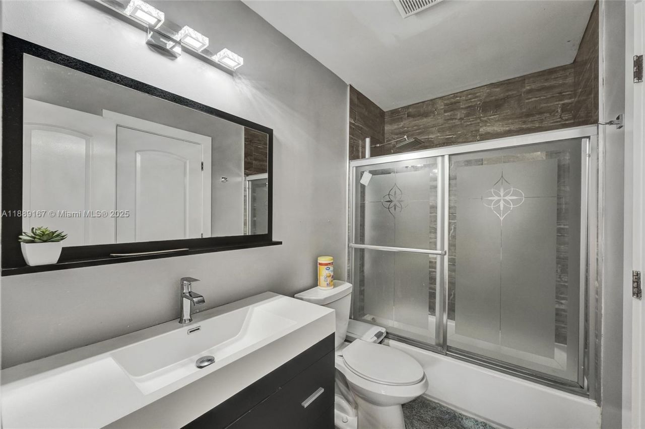 2218 NW 59th Way, Unit 63-B, Lauderhill, FL 33313 Photo