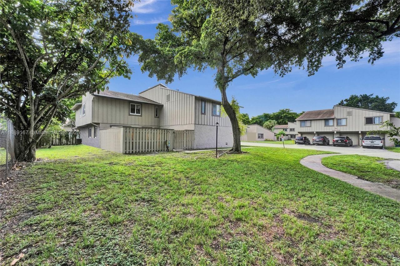 2218 NW 59th Way, Unit 63-B, Lauderhill, FL 33313 Photo