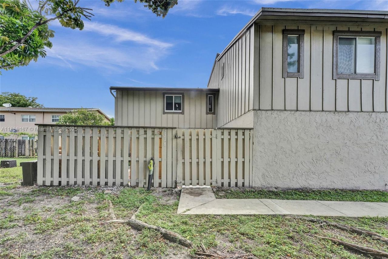2218 NW 59th Way, Unit 63-B, Lauderhill, FL 33313 Photo
