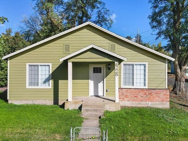 231 W Poplar St, Tekoa, WA 99033