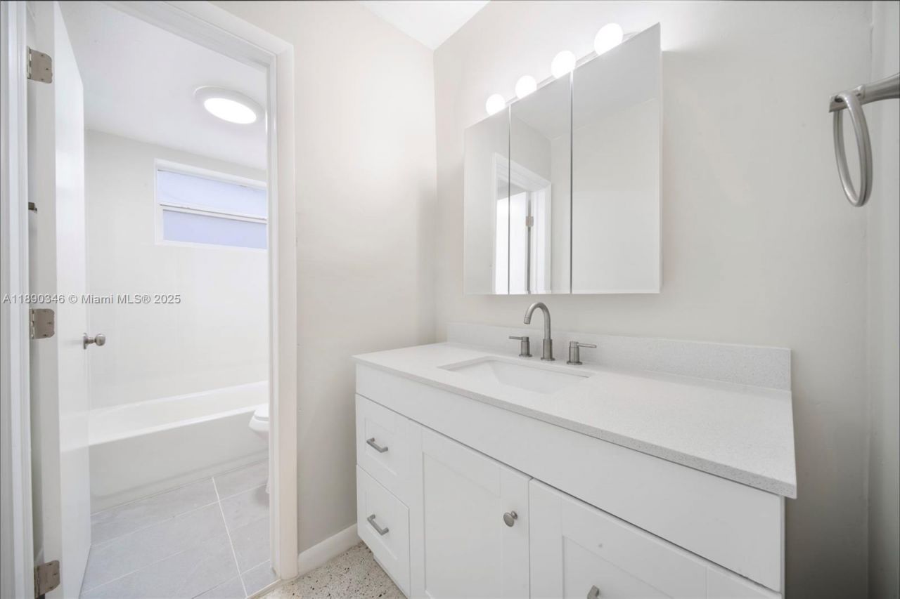 40 W 4th St, Unit 5, Hialeah, FL 33010 Photo