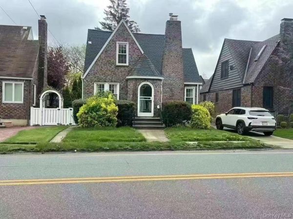 345 Plainfield Avenue, Floral Park, NY 11001