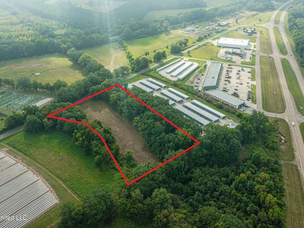 1st Street, Flora, MS 39071