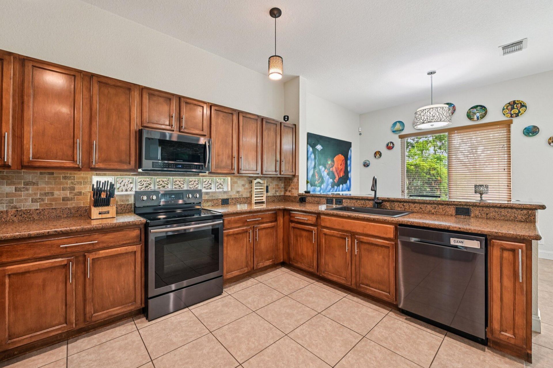 553 Gazetta Way, West Palm Beach, FL 33413 Photo