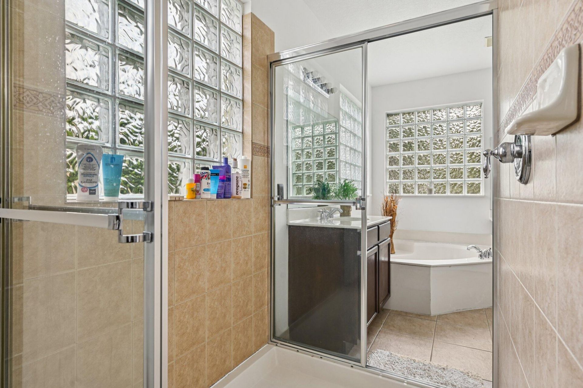 553 Gazetta Way, West Palm Beach, FL 33413 Photo