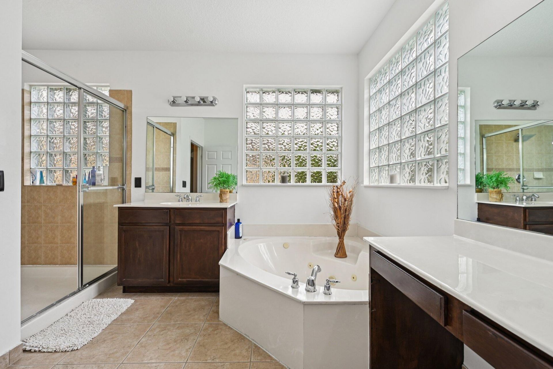 553 Gazetta Way, West Palm Beach, FL 33413 Photo