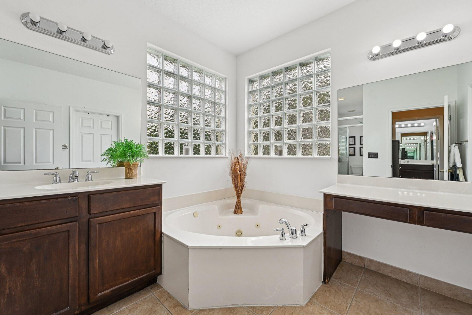 553 Gazetta Way, West Palm Beach, FL 33413 Photo