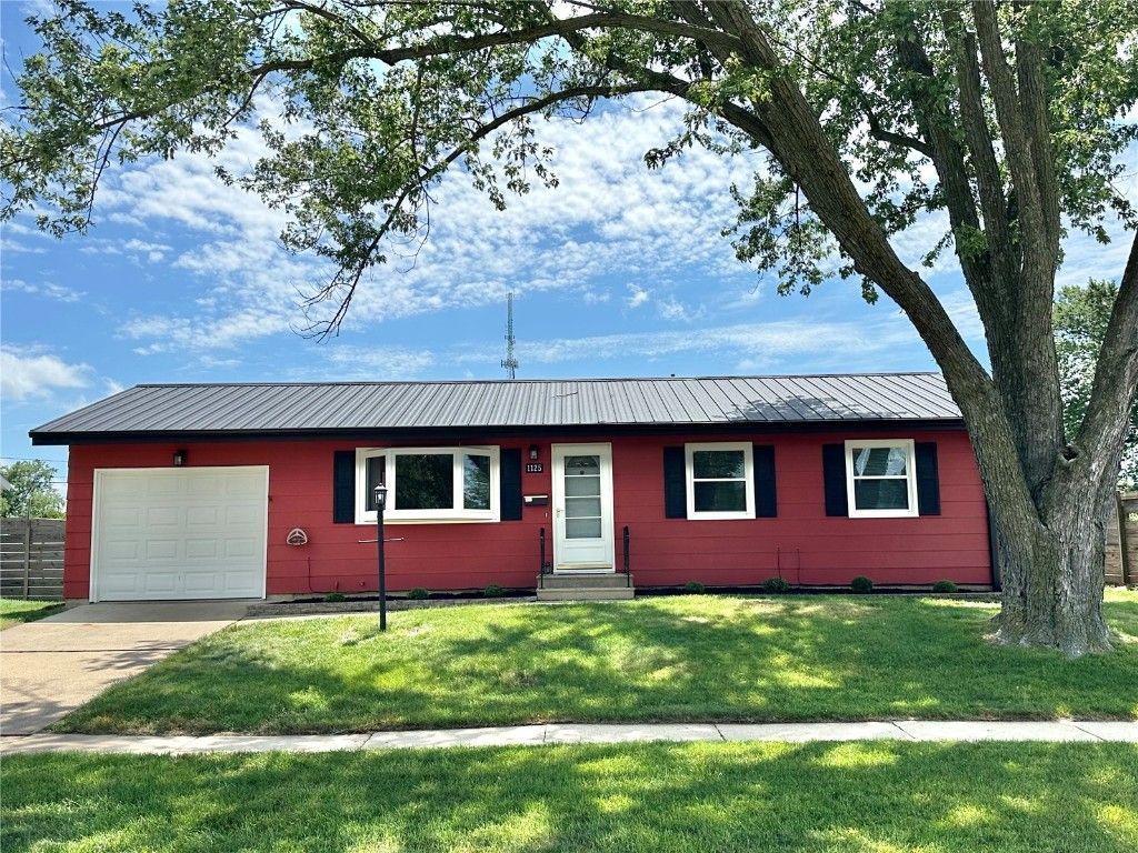 1125 W 10th Avenue, Marion, IA 52302 Main Photo