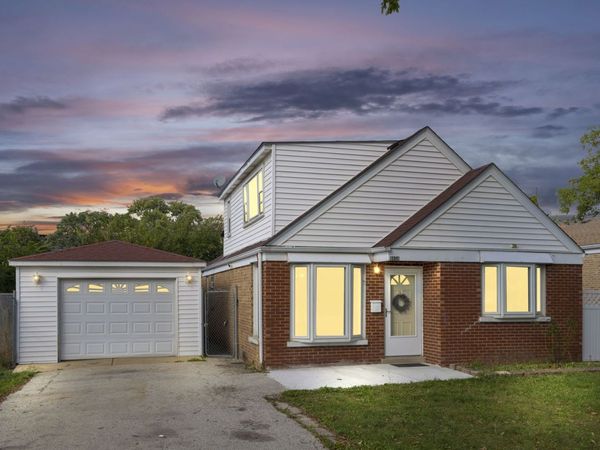 9858 Montrose Avenue, Schiller Park, IL 60176