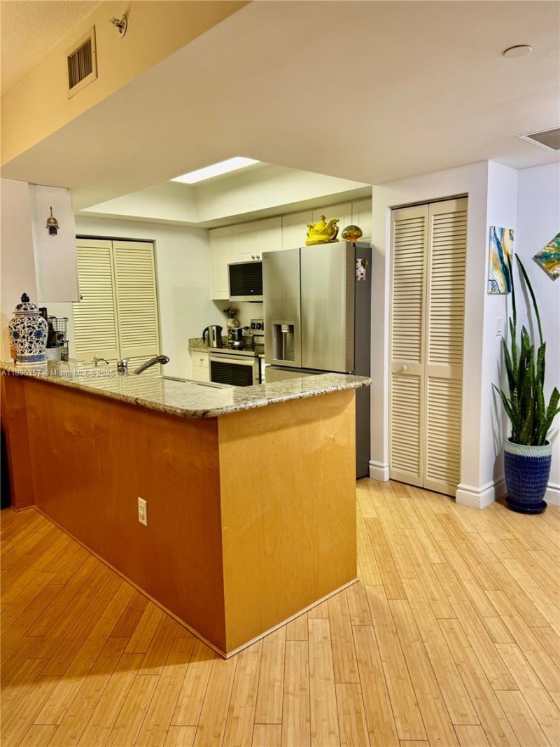 19501 W Country Club Dr, Unit 2515, Aventura, FL 33180 Photo