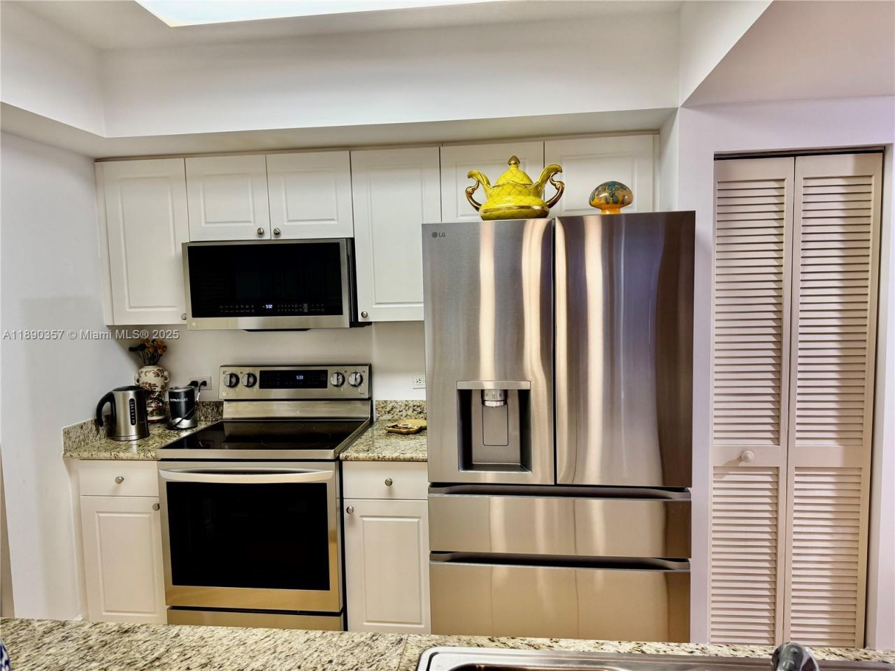 19501 W Country Club Dr, Unit 2515, Aventura, FL 33180 Photo