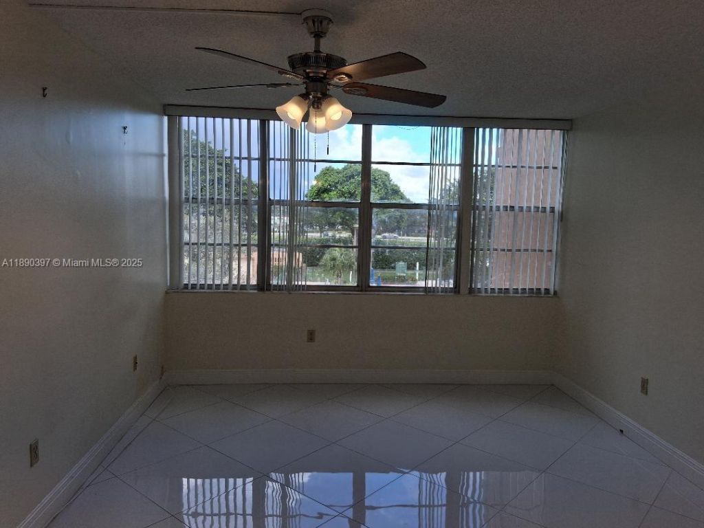 1300 St Charles Pl, Unit 319, Pembroke Pines, FL 33026 Photo