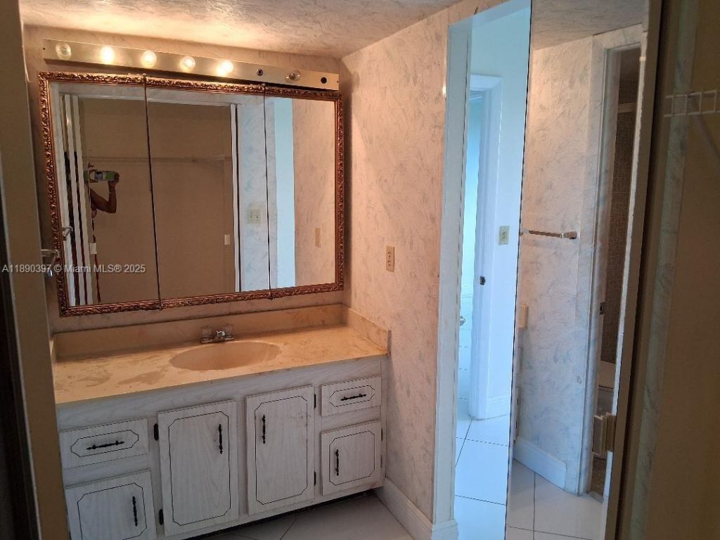 1300 St Charles Pl, Unit 319, Pembroke Pines, FL 33026 Photo