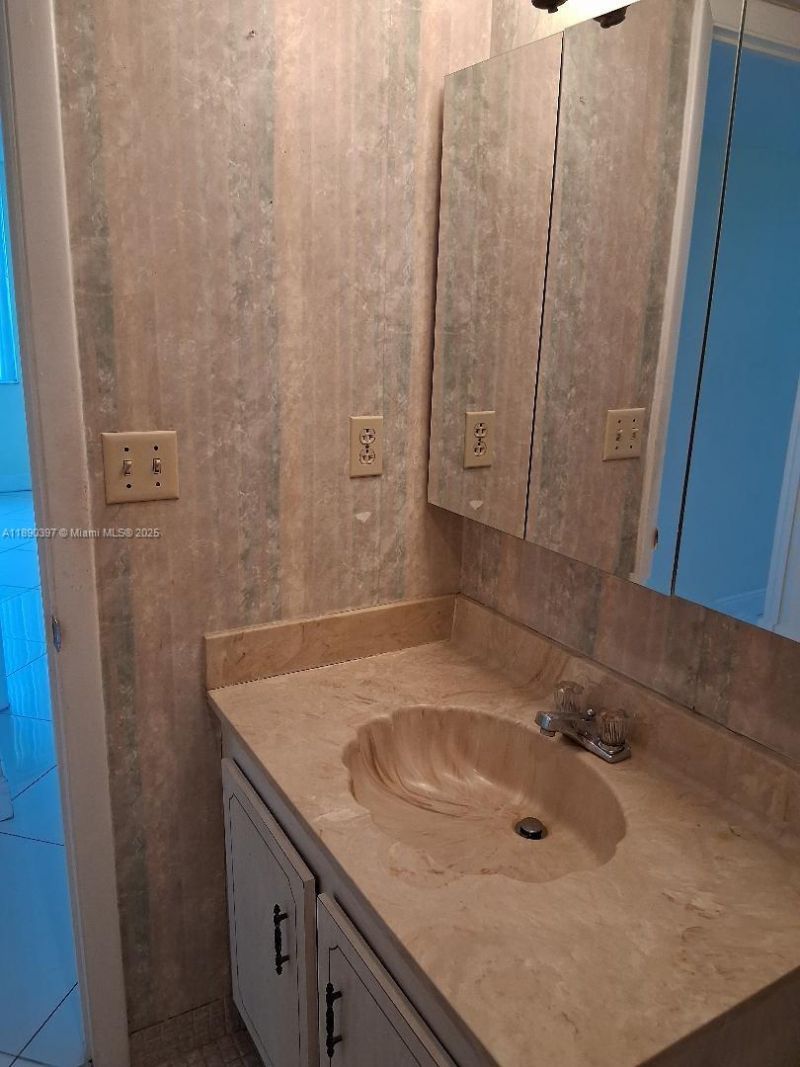 1300 St Charles Pl, Unit 319, Pembroke Pines, FL 33026 Photo