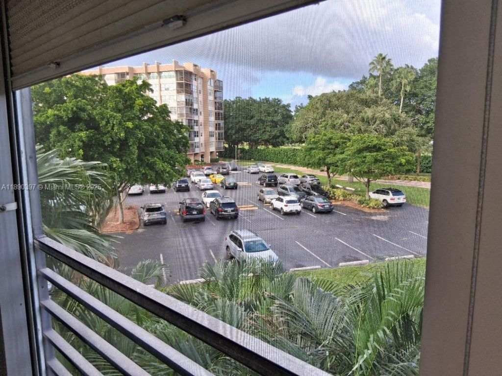 1300 St Charles Pl, Unit 319, Pembroke Pines, FL 33026 Photo